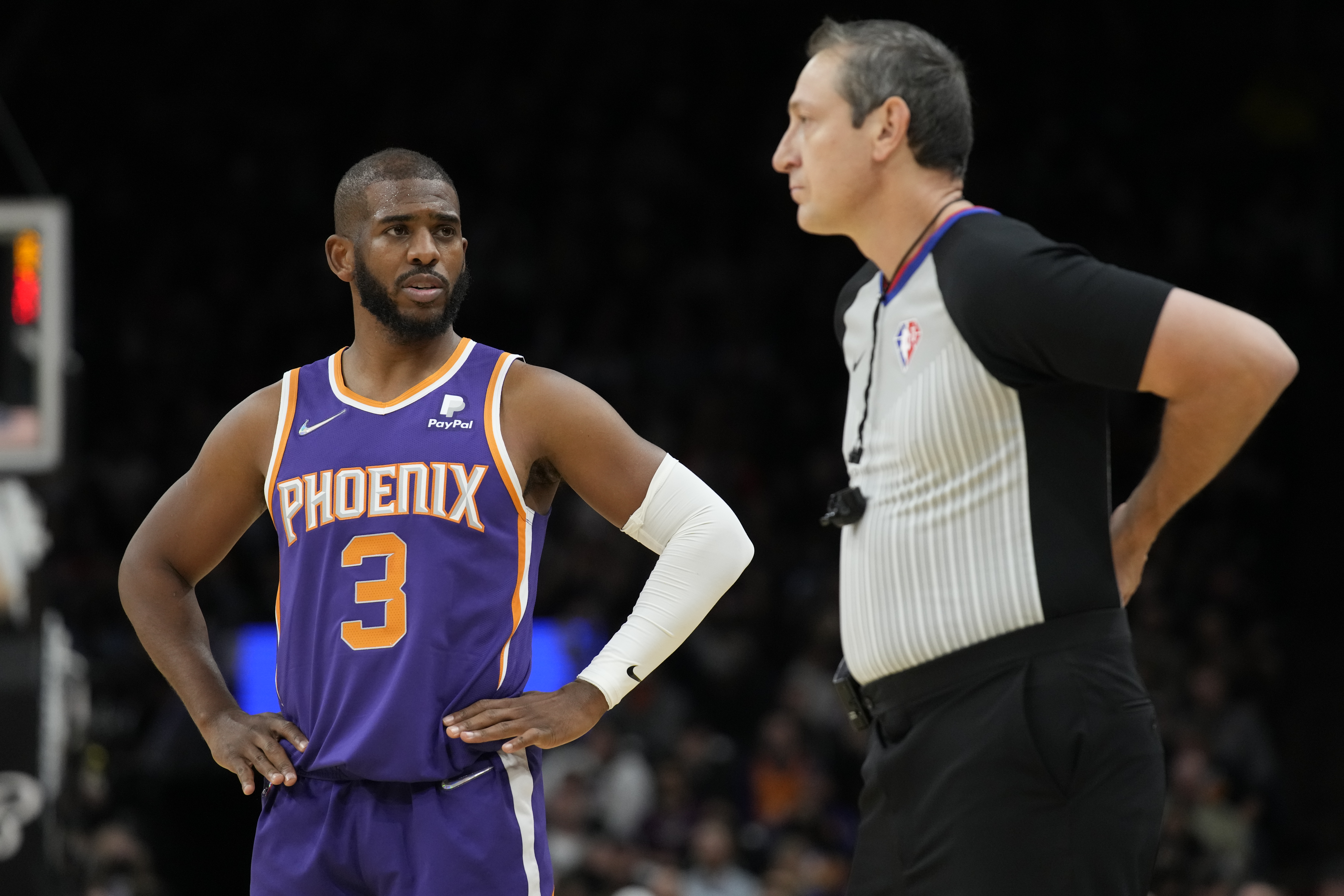 Chris Paul may not hold the upper hand in re-signing with Phoenix Suns